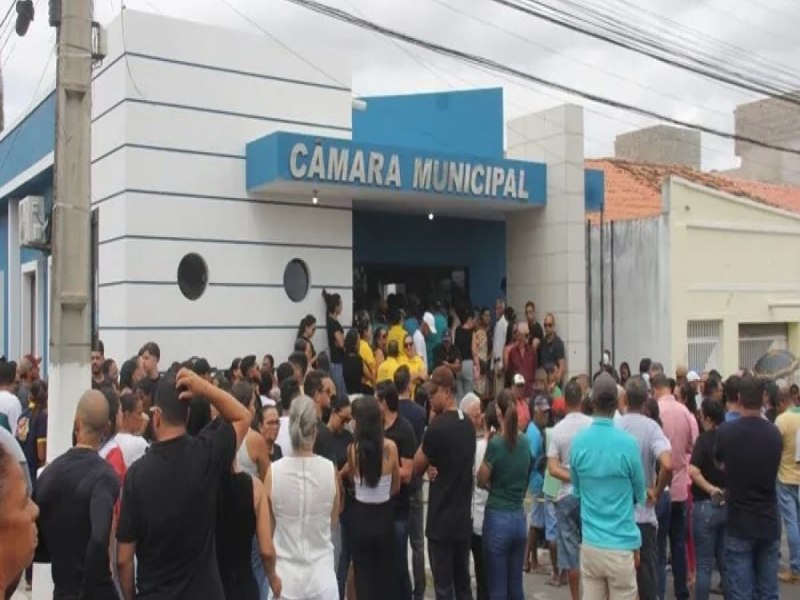 Corpo de vereador mais votado em cidade baiana  sepultado sob comoo